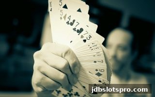深入解析德州扑克打法：jdb电子游戏官网带你掌握风格与入金策略
